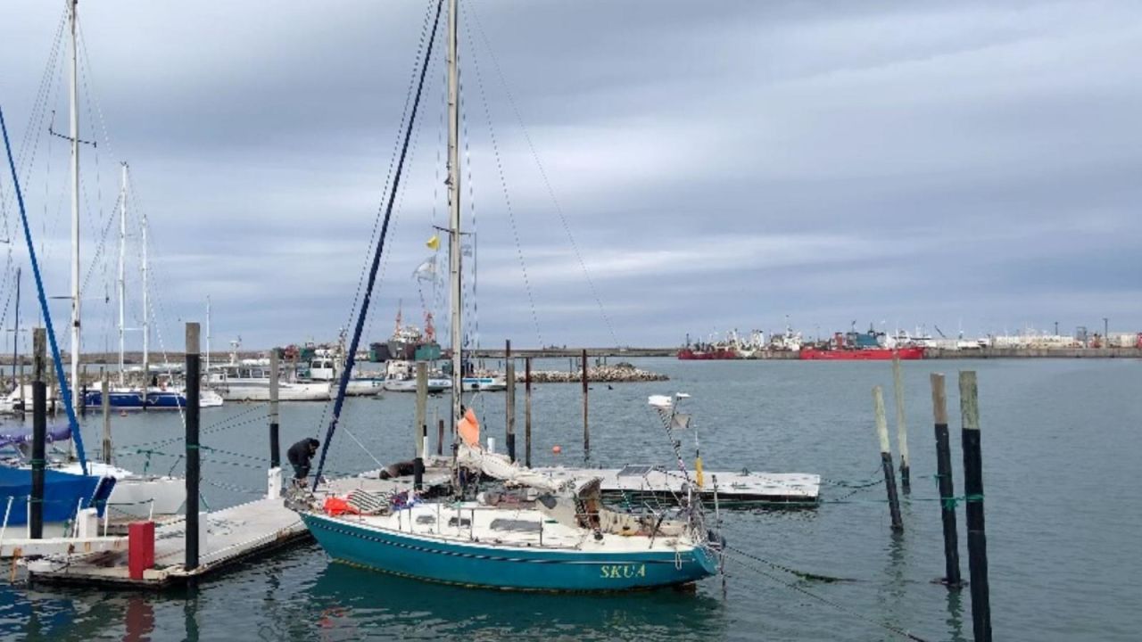 CNNE 853952 - argentino cruza el atlantico en un velero para volver a ver a su familia