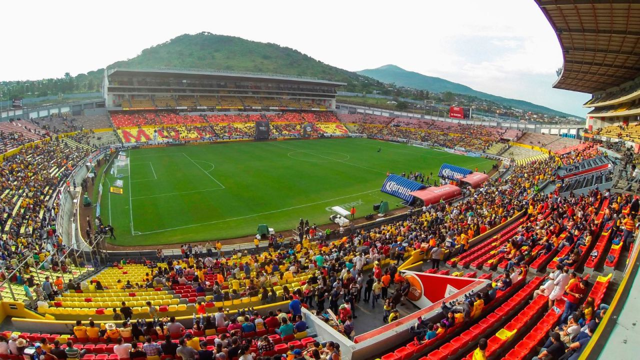 CNNE 854878 - futbol- club llega a morelia tras salida de monarcas