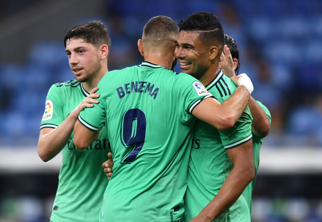 Casemiro celebra con sus compañeros luego del gol que le dio el triunfo al Real Madrid. Crédito: David Ramos/Getty Images