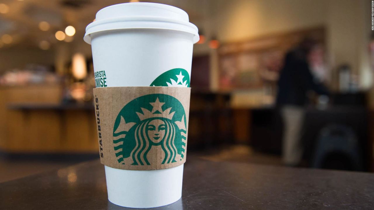 CNNE 855043 - facebook, sin anuncios de starbucks--- ¿como lo impactara?