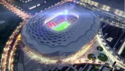 CNNE 855564 - qatar presenta su estadio "diamante en el desierto"