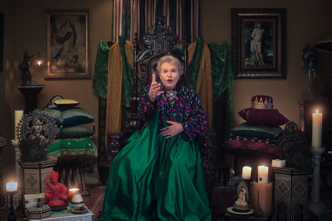 "Soy adivino, pero no me gusta saber mi futuro, solo quiero disfrutar cada momento de mi vida", palabras con las que Walter Mercado cierra el documental "Mucho, Mucho Amor: La leyenda de Walter Mercado".