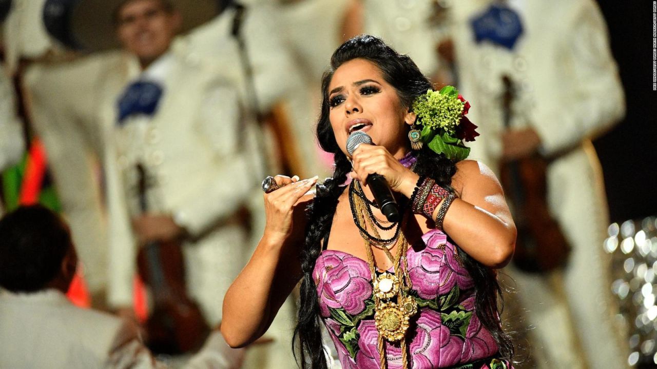 CNNE 856680 - lila downs estrena documental "al son del chile frito"