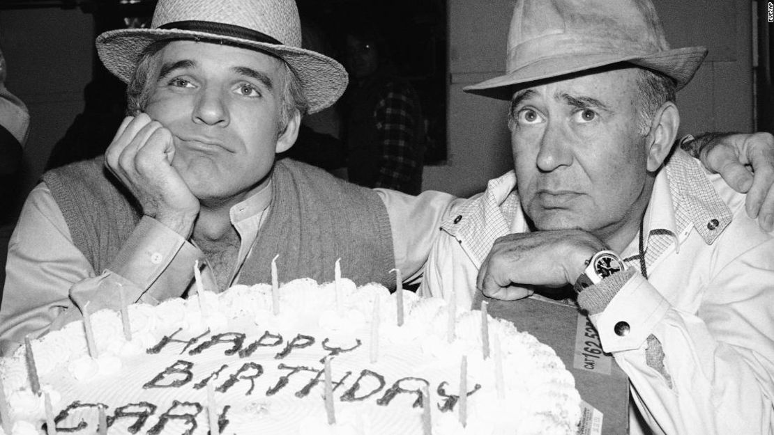 Steve Martin posa con Carl Reiner en 1979.