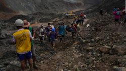 CNNE 857377 - myanmar- avalancha de lodo sepulta a decenas de personas