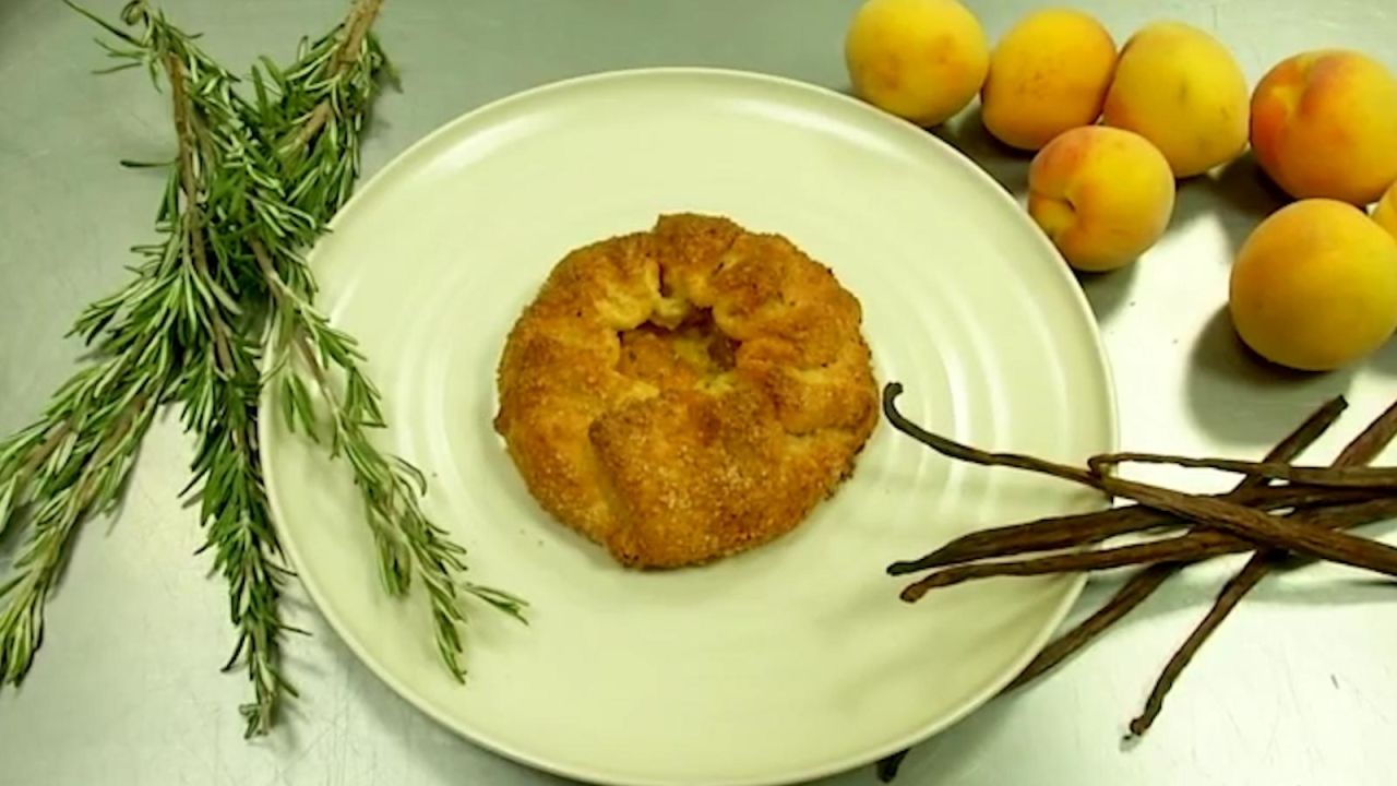 CNNE 857740 - elena reygadas y su receta de temporada- tarta de durazno