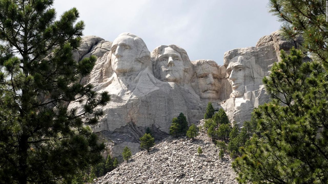 CNNE 857972 - celebracion en monte rushmore, sin distanciamiento social