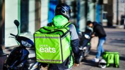 CNNE 858696 - uber anuncia la compra de postmates