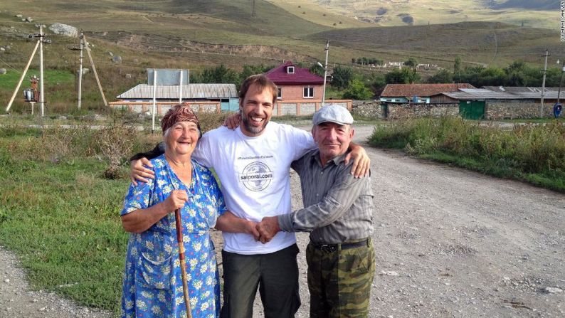 Guilherme Canever viajó a varios países que no están reconocidos por la ONU como tales y contó su experiencia en el libro "Naciones no reconocidas: viajes a países que no existen" (Guilherme Canever).