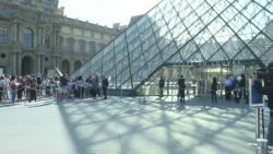 CNNE 858824 - reabre el louvre con nuevos protocolos para visitantes