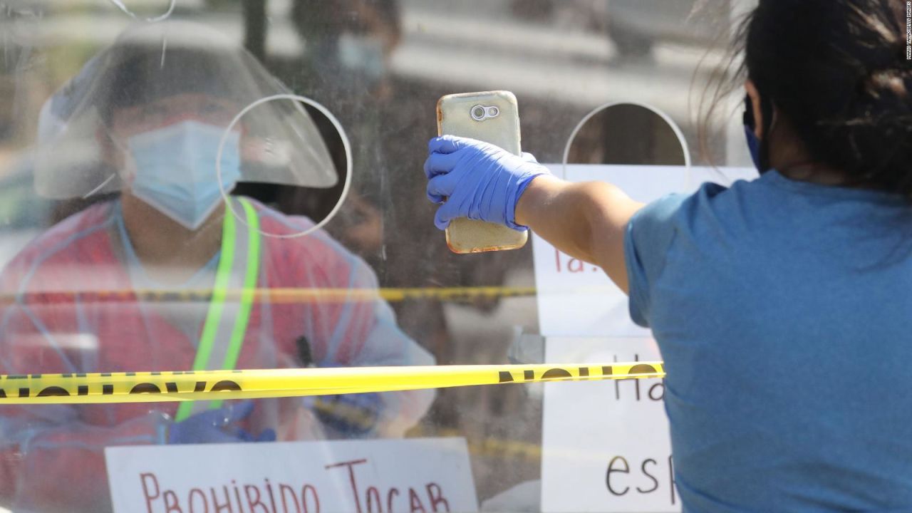 CNNE 860074 - coronavirus mujer muestra informacion antes prueba