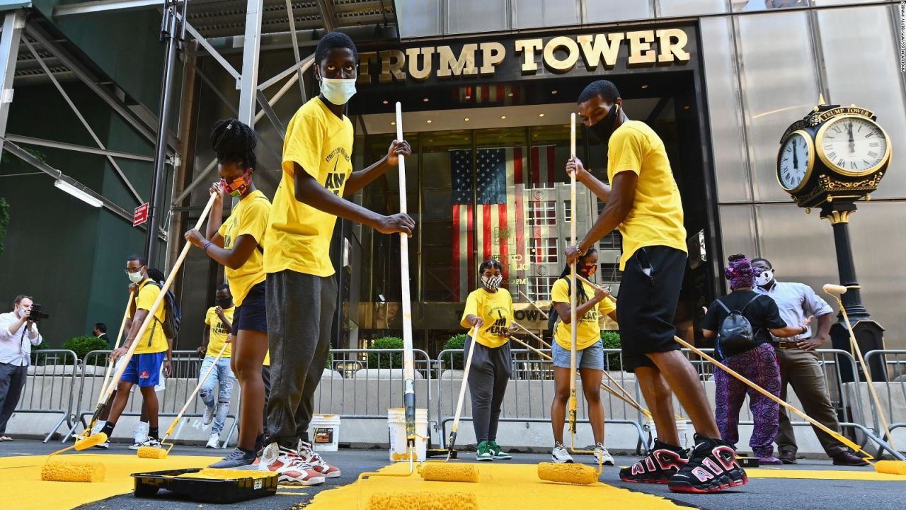 CNNE 860371 - a pesar de trump, blm tiene su cartel en manhattan