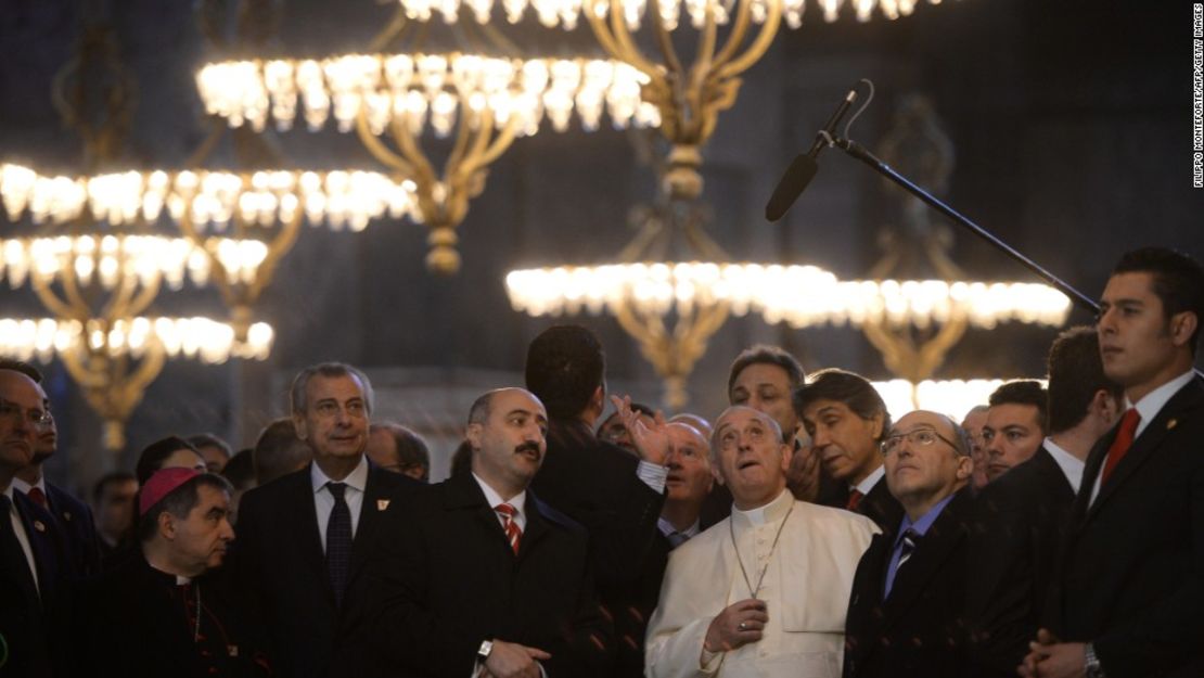 El papa Francisco fotografiado durante una visita a Santa Sofía en Estambul.