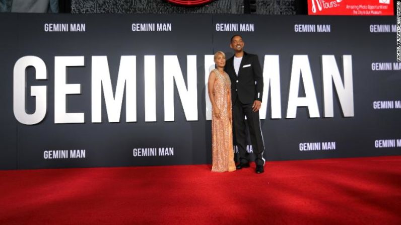 La pareja posa para fotos en la alfombra roja de "Gemini Man" en octubre de 2019. Rachel Murray / Getty Images