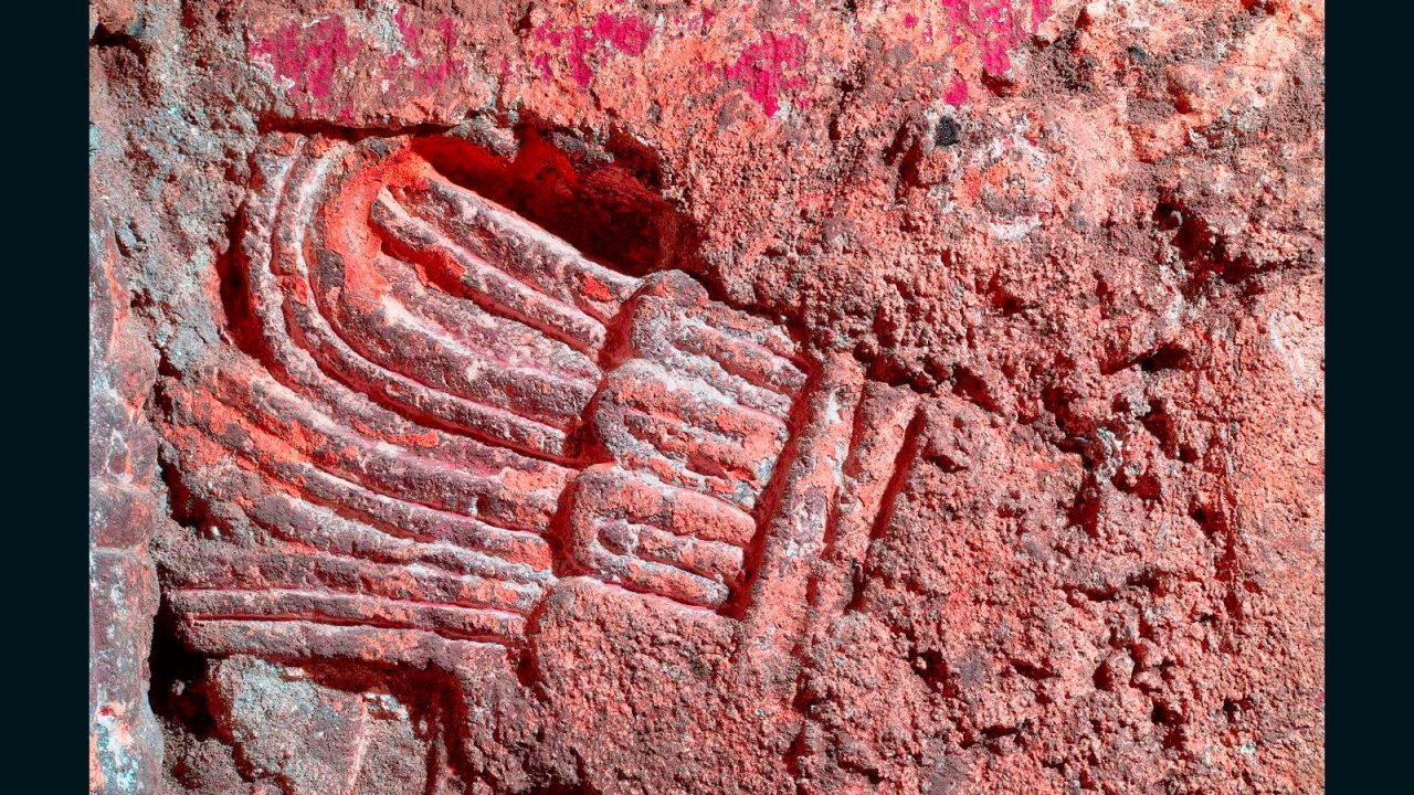 CNNE 862266 - autoridades descubren ruina prehispanica bajo edificio de la capital mexicana