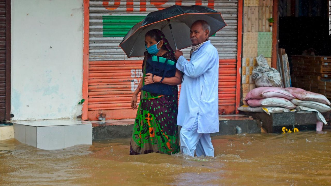 CNNE 862556 - graves inundaciones en la india, rusia y china