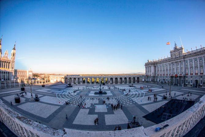 Vista general del homenaje de Estado a las víctimas del coronavirus en el Palacio Real de Madrid, en España.