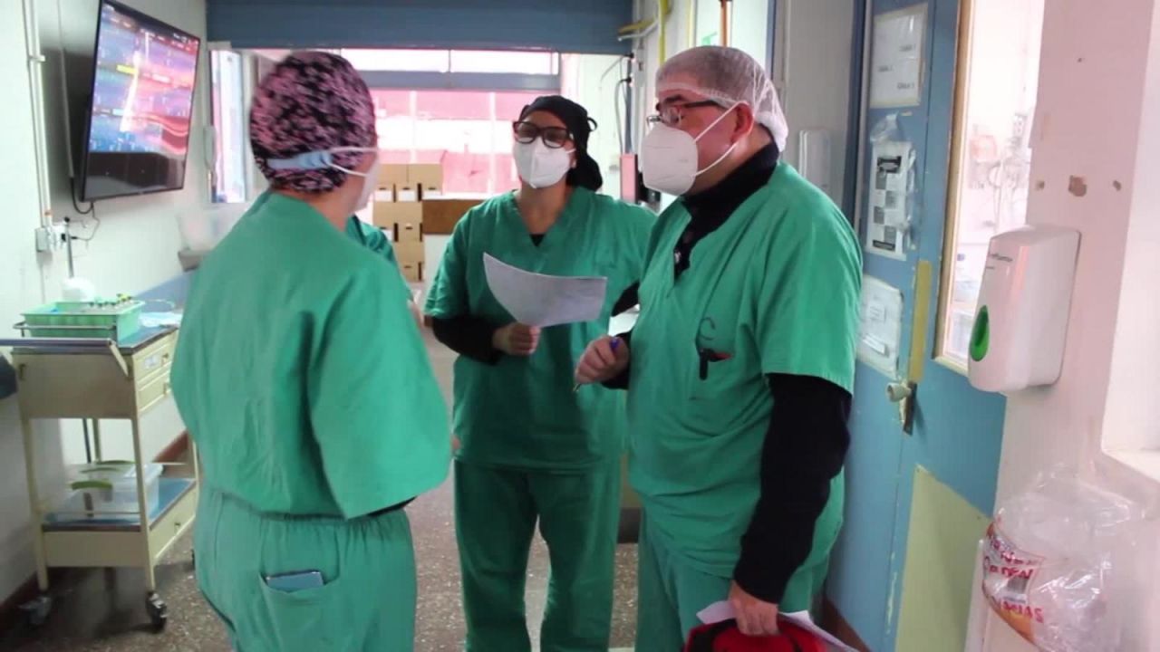 CNNE 863218 - medicos venezolanos ayudan a chile a enfrentar el covid-19