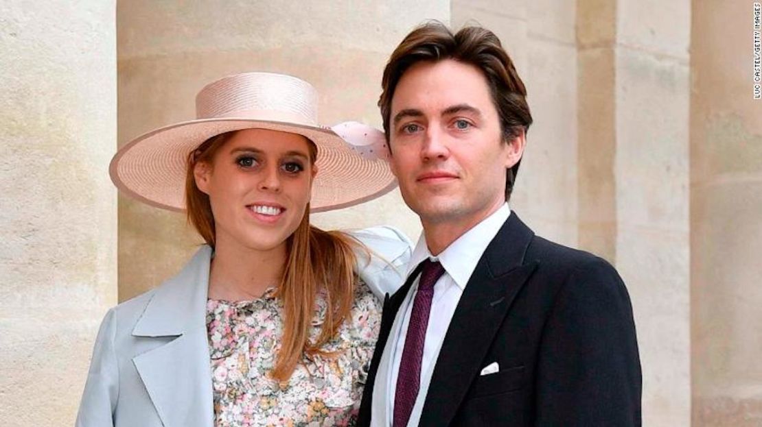 La princesa Beatriz y Edoardo Mapelli Mozzi durante la boda del príncipe Jean-Christophe Napoleon y Olympia Von Arco-Zinneberg en Les Invalides, en París, el 19 de octubre de 2019.