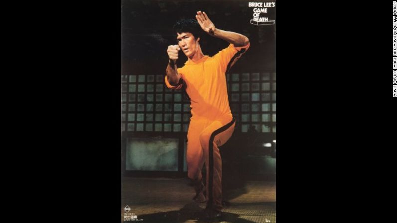 Póster de la película de Robert Clouse "The Game of Death", protagonizada por Bruce Lee y estrenada en 1978 cinco años después de la muerte del actor. "The Game of Death", filmada en 1972 pero dejada incompleta cuando Lee murió, sería su última película. Movie Poster Image Art/Moviepix/Getty Images