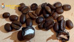 CNNE 864095 - italia- policia confisca cocaina oculta en granos de cafe