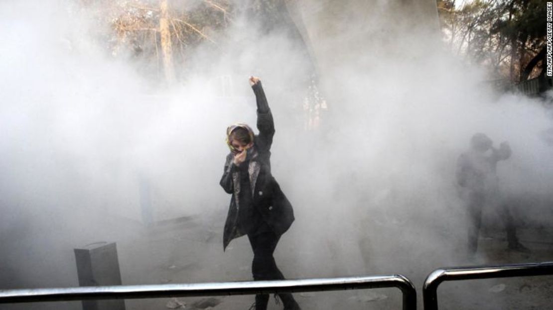 CNNE 8647e147 - 171231090112-05-iranian-student-protests-exlarge-169