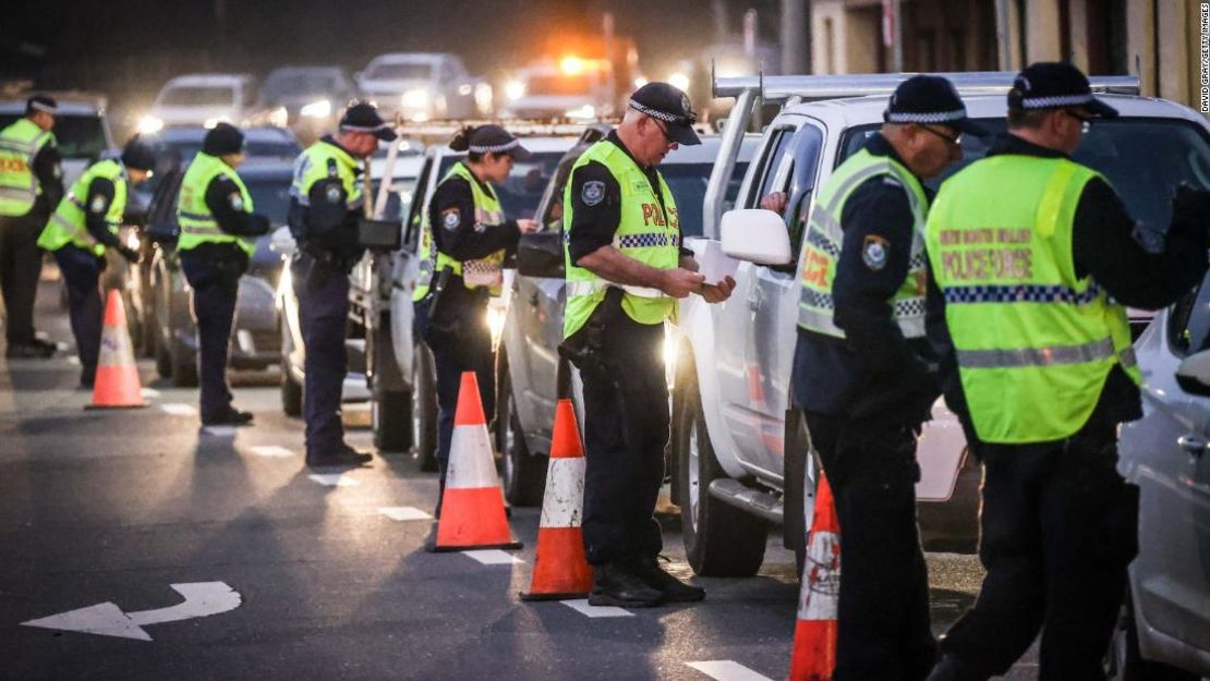 Australia fue en un momento dado un caso de éxito, pero ahora se ha cerrado la frontera entre Nueva Gales del Sur y Victoria, después de que los casos se dispararan en este último estado.