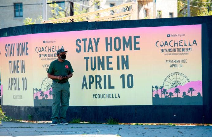 Coachella –– Los festivales Coachella y Stagecoach, de los más grandes que se realizan en el sur de California, fueron cancelados definitivamente el 11 de junio, de acuerdo con funcionarios locales de salud. Los eventos debían llevarse a cabo en abril de 2020 y en un principio fueron aplazados para octubre. Se esperaba que miles de personas asistieran a los festivales.