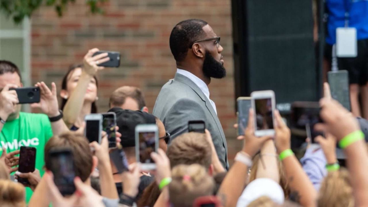 CNNE 866864 - lebron james dona para permitir voto a exconvictos