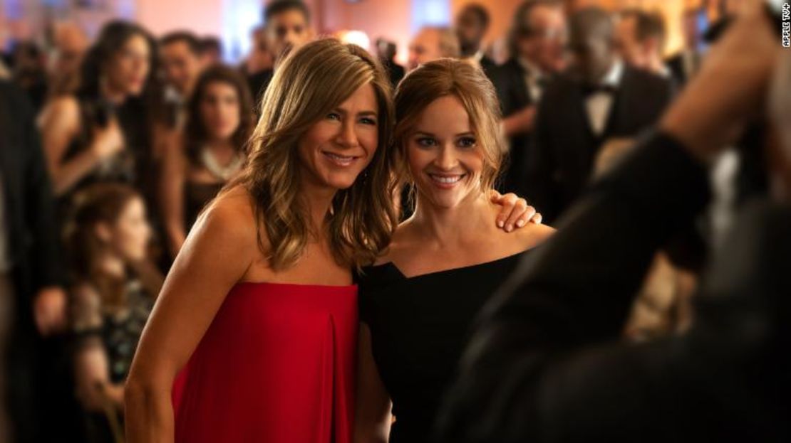 Jennifer Aniston y Reese Witherspoon en The Morning Show de Apple Tv+.