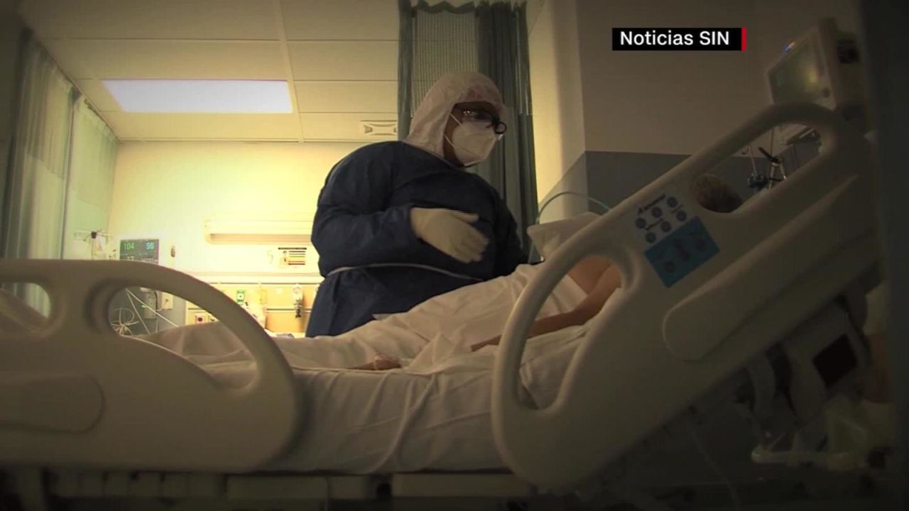 CNNE 868100 - pacientes de covid-19 ya llenan hospitales en santo domingo