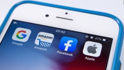 CNNE 869251 - amazon, facebook y apple reportan ganancias millonarias