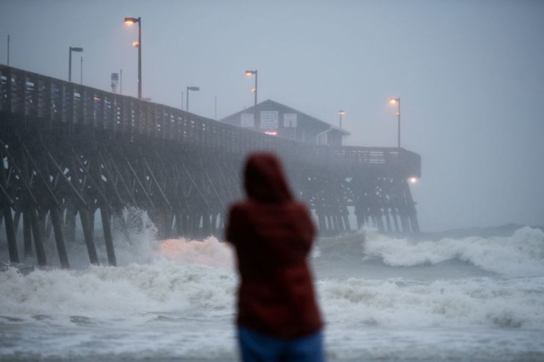 CNNE 870061 - hurricane isaiah makes landfall in south carolina