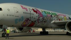 CNNE 870220 - ofrecen vuelo en un avion tematico de hello kitty