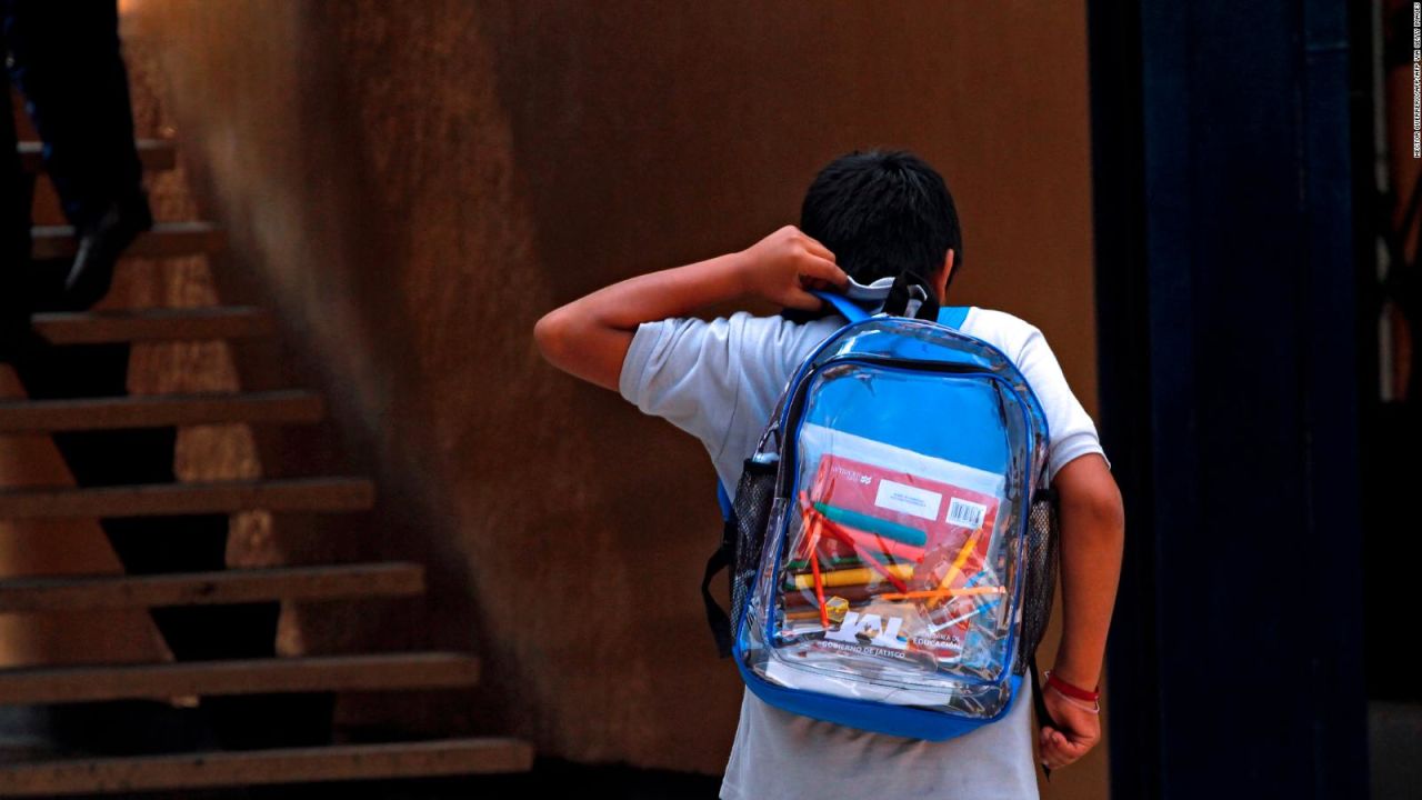 CNNE 870472 - los retos de familias mexicanas ante la educacion por tv