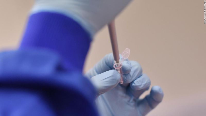 La vacuna contra el coronavirus de novavax es segura y provoca una respuesta inmune, demuestran datos de la fase 1 | cnn