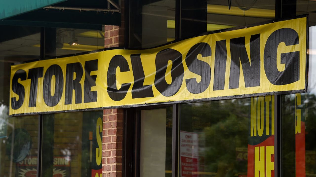 A store displays a sign before closing down permanently following the impact of the coronavirus pandemic, on August 4, 2020 in Arlington, Virginia. (Photo by Olivier DOULIERY / AFP)