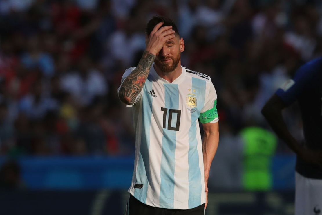 Messi llora al final del partido de octavos de final de la Copa Mundial de la FIFA Rusia 2018 entre Francia y Argentina en el Kazan Arena el 30 de junio de 2018 en Kazan, Rusia.