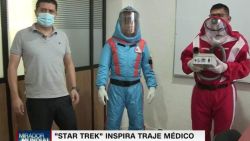 CNNE 872490 - mexico- disenan traje contra covid-19 inspirados en star trek