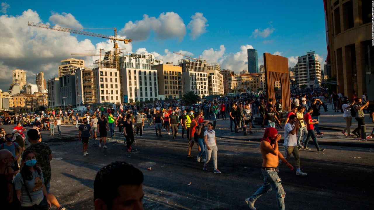 CNNE 872627 - la furia tras la explosion desata protestas en beirut