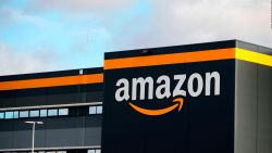 CNNE 872832 - amazon podria tener almacenes en centros comerciales