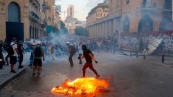 CNNE 872964 - tras explosion en beirut, renuncia cupula de gobierno del libano