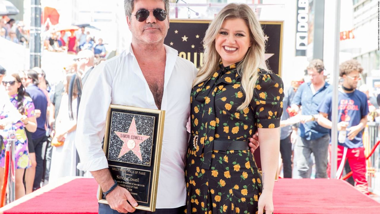 CNNE 873212 - kelly clarkson reemplaza a simon cowell