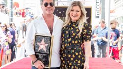 CNNE 873212 - kelly clarkson reemplaza a simon cowell