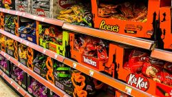 CNNE 873399 - adelantan temporada de dulces de halloween en ee-uu-