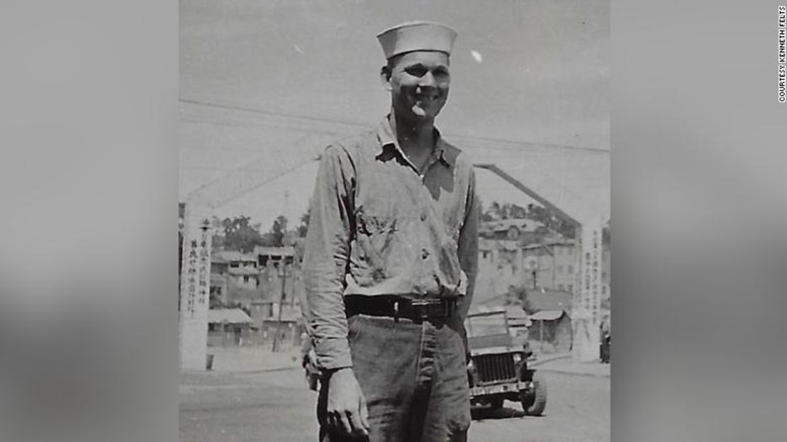 Kenneth Felts en la Marina de Estados Unidos cuando fue enviado a Corea durante la Guerra de Corea.