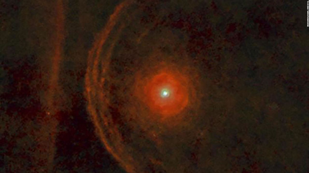 CNNE 875013 - la razon por la que la estrella betelgeuse redujo su brillo