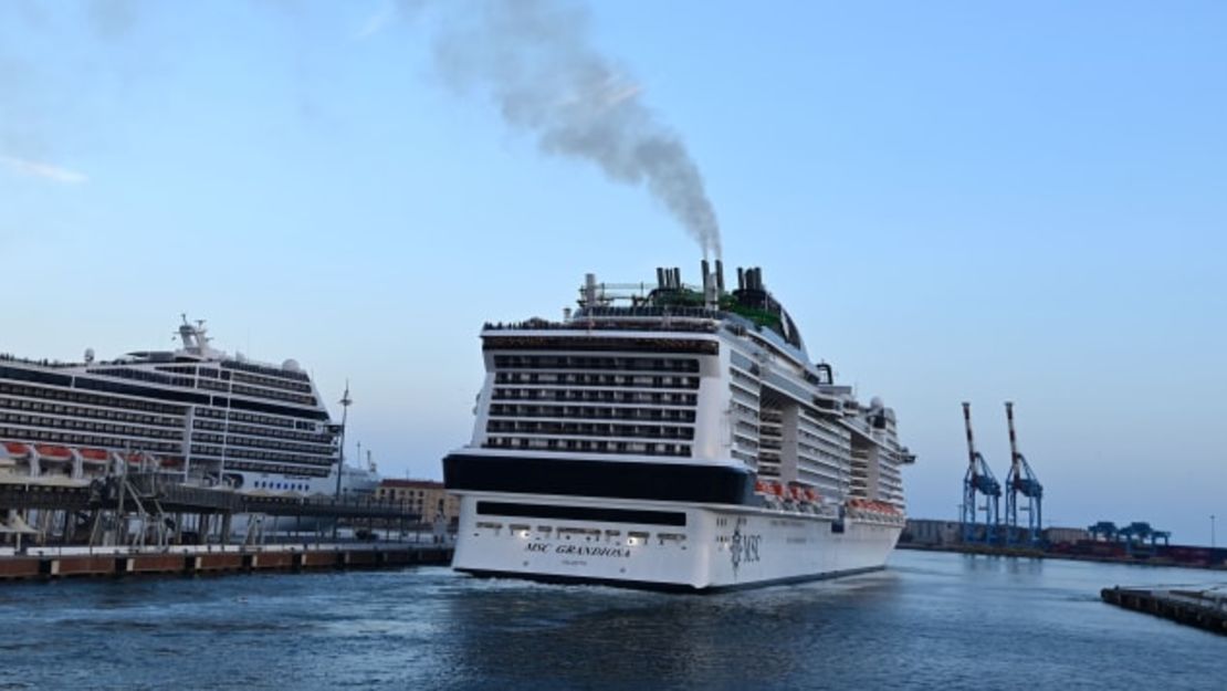 El MSC Grandiosa saliendo de Génova el 16 de agosto.