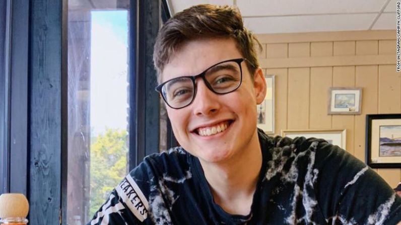 Landon Clifford, una celebridad de YouTube de 19 años, murió el 13 de agosto después de pasar seis días en coma, anunció su esposa Camryn en las redes sociales el miércoles 26 de agosto.