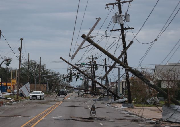 Más de 700.000 clientes se encuentran sin electricidad tras el paso del huracán.